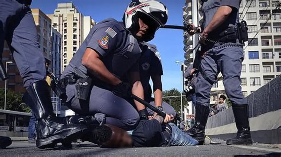 A violência no Brasil é um fenômeno complexo, enraizado em fatores históricos, sociais e econômicos.